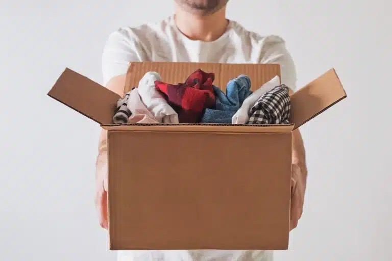 تبرع بالملابس في الرياض