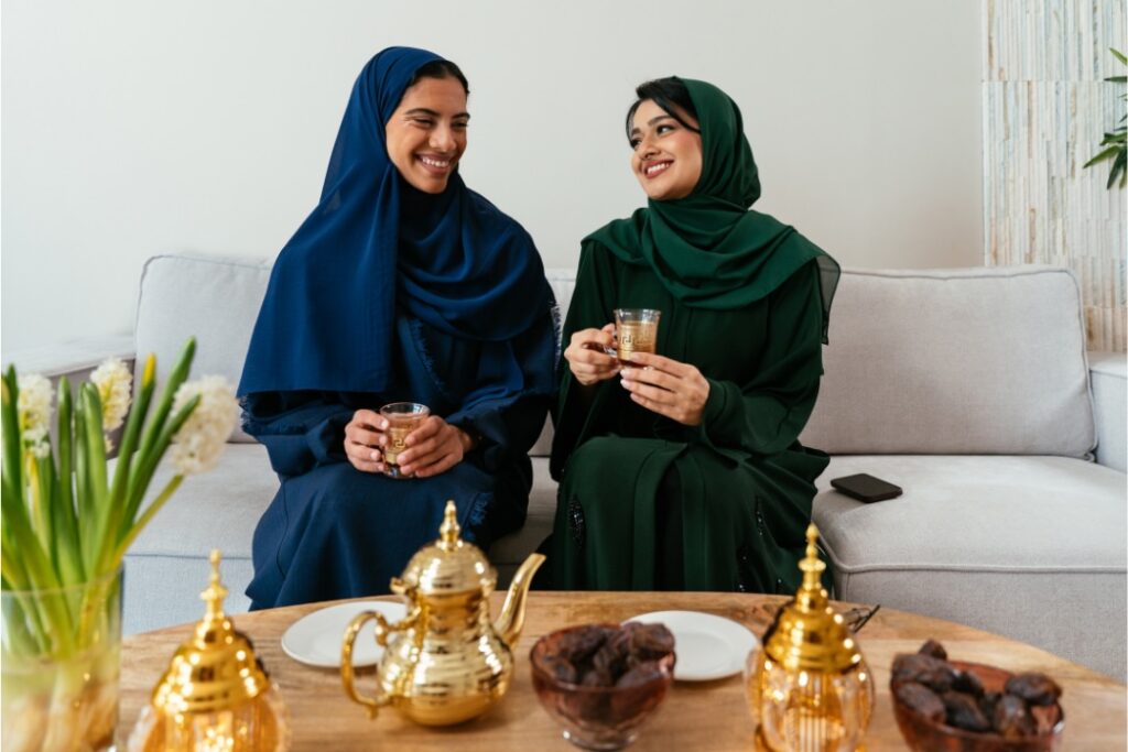 التبرع بالعبايات النسائية في السعودية