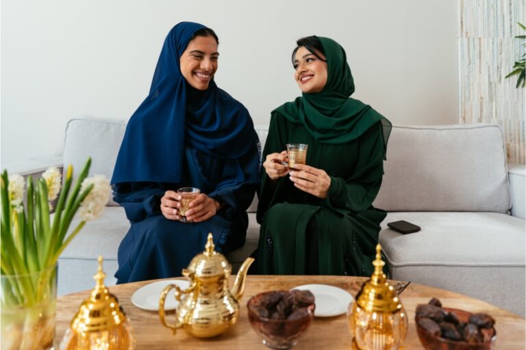 التبرع بالعبايات النسائية في السعودية